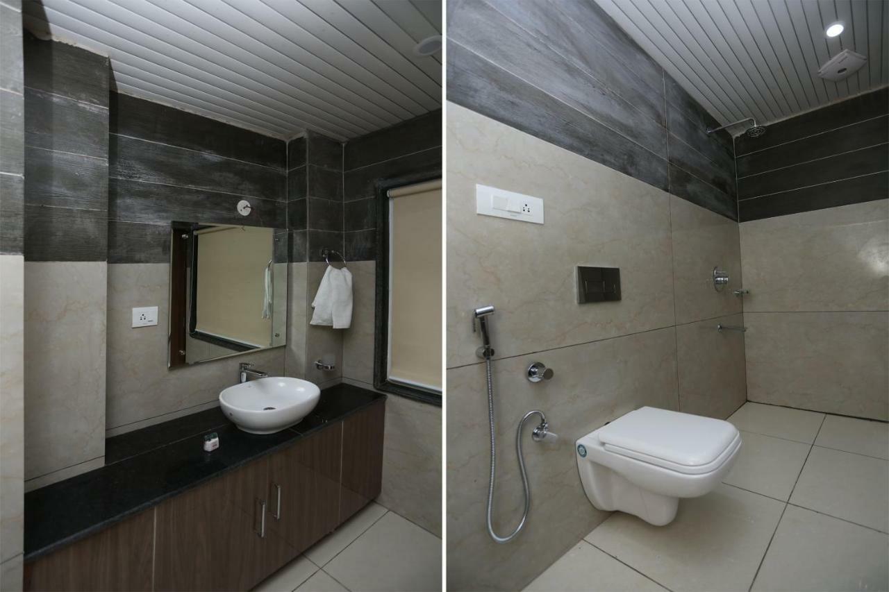 Hotel Oyo 35917 Vatika Heights