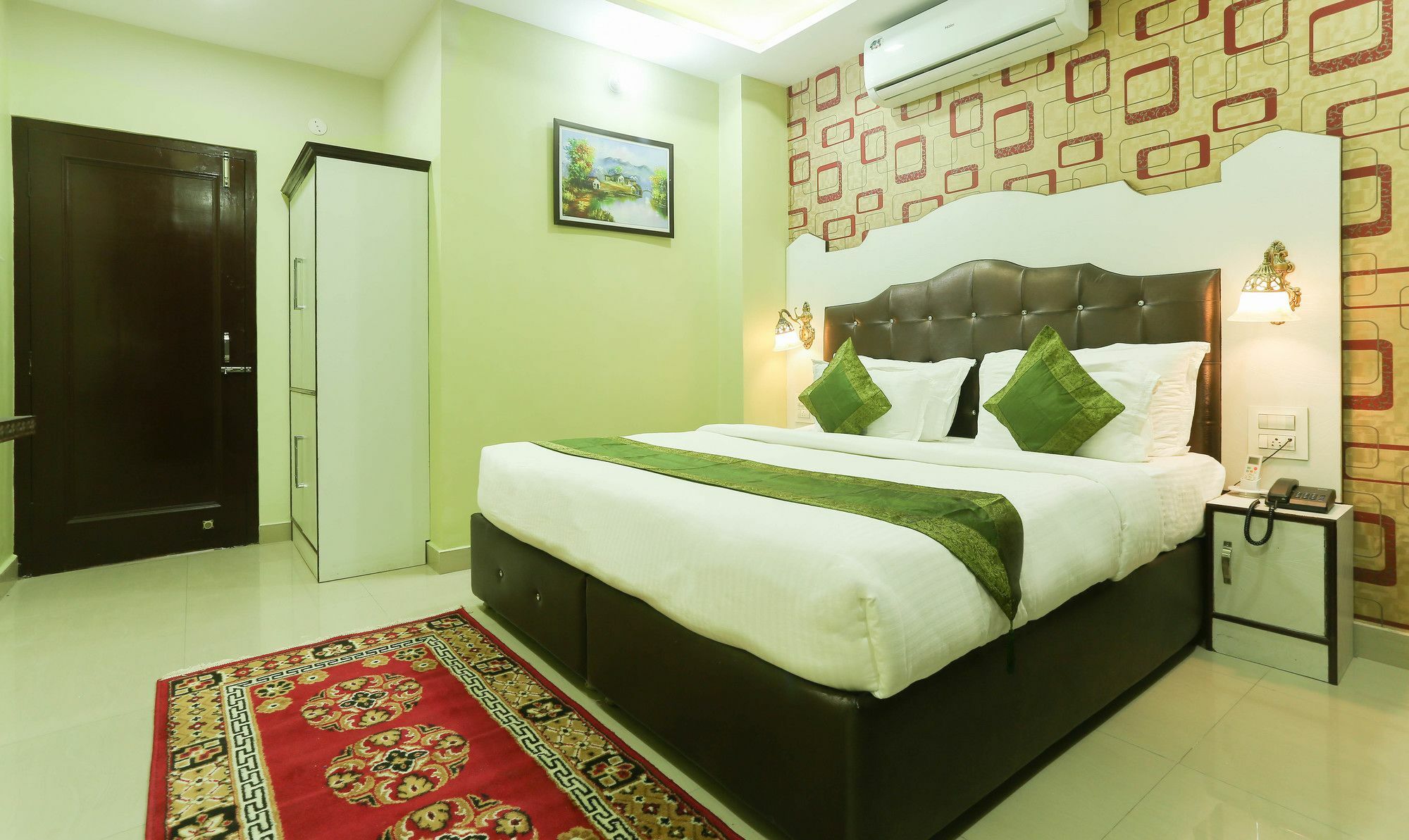 Hotel Treebo Roshan House With Valley View