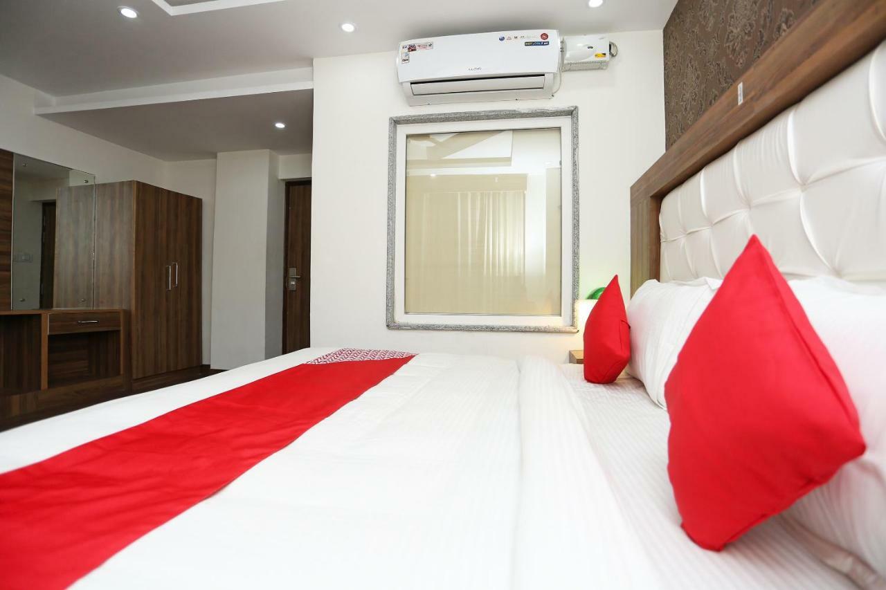 Hotel Oyo 35917 Vatika Heights