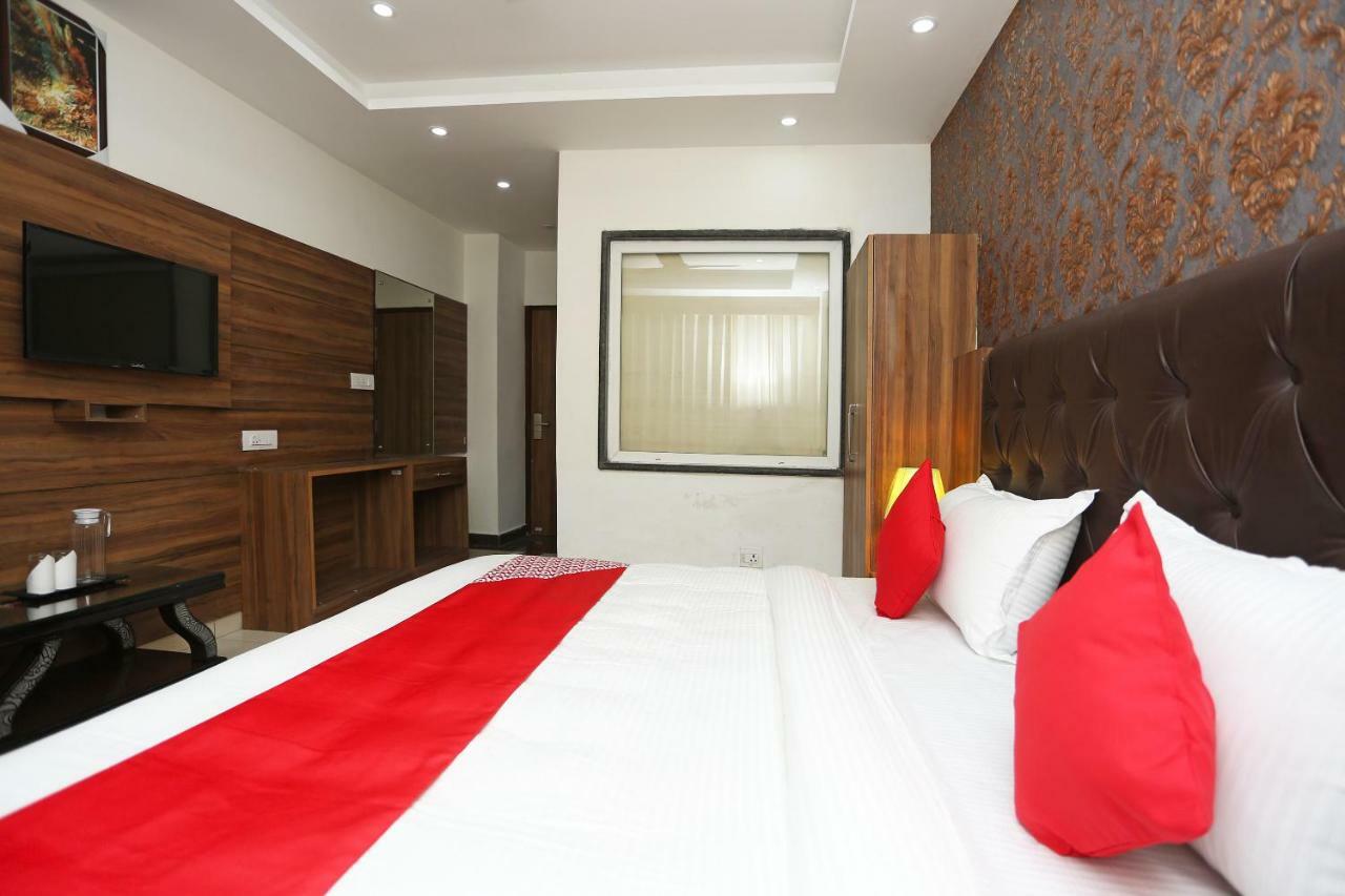 Hotel Oyo 35917 Vatika Heights