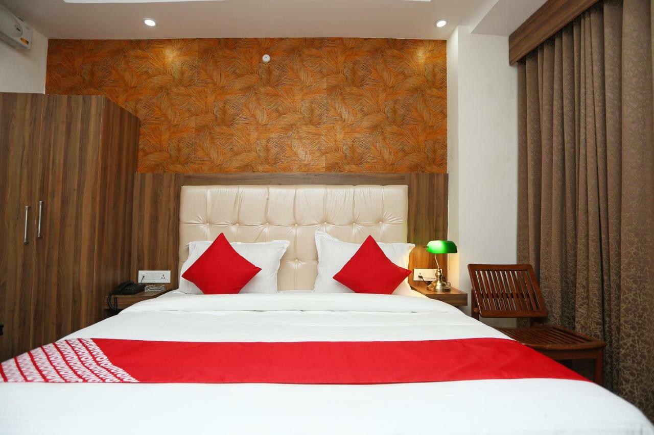 Hotel Oyo 35917 Vatika Heights