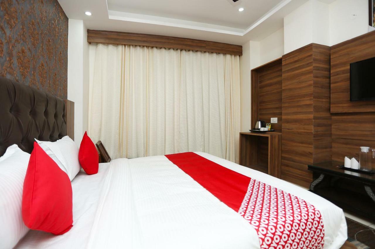 Oyo 35917 Vatika Heights