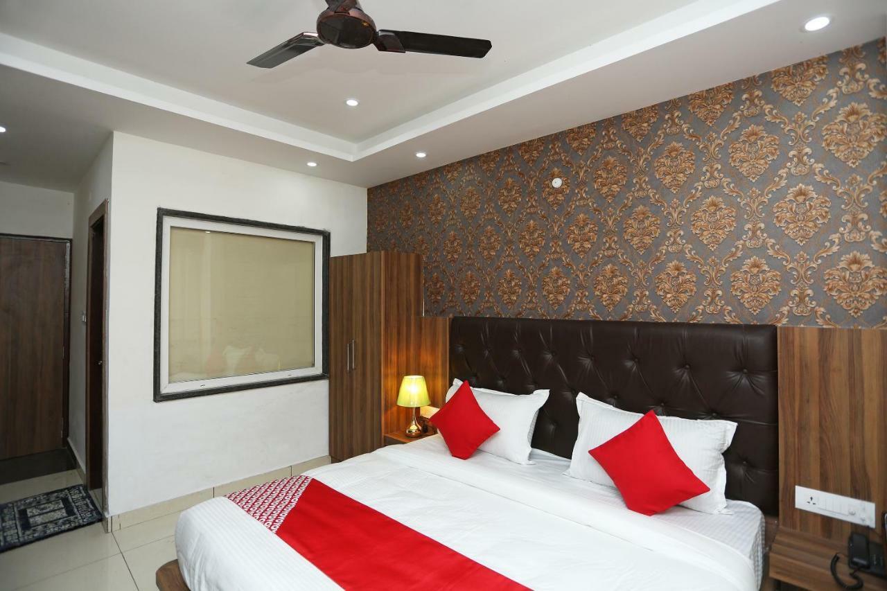 Oyo 35917 Vatika Heights