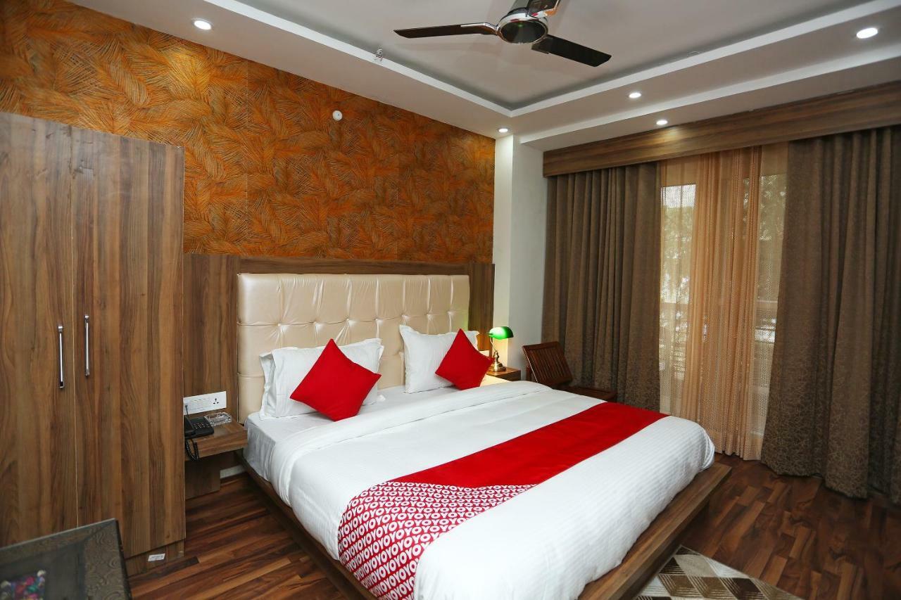 Oyo 35917 Vatika Heights Hotel