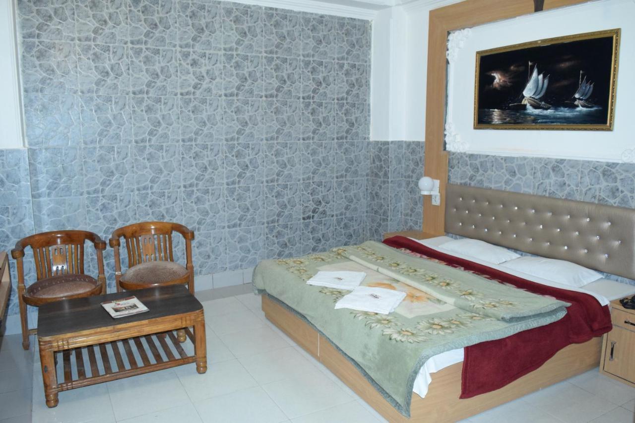 Sahil Plaza 3*